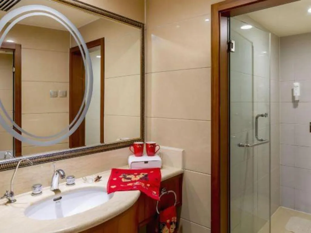 YUN-RAY Ambassador Hotel