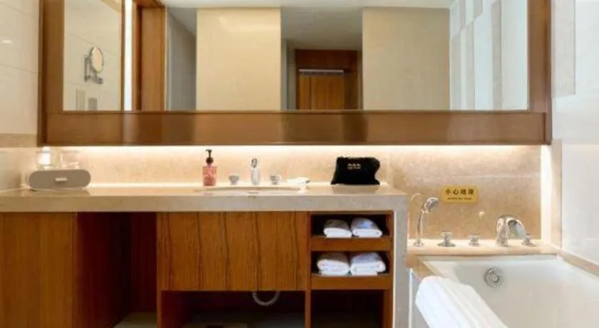 YUN-RAY Ambassador Hotel