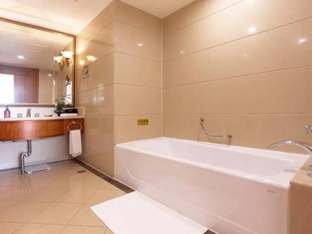 YUN-RAY Ambassador Hotel