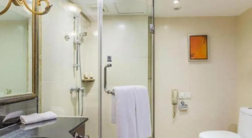 YUN-RAY Ambassador Hotel