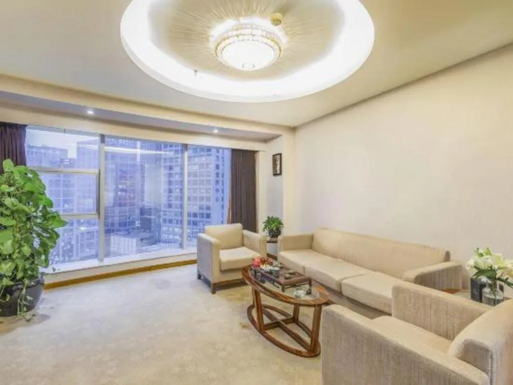 YUN-RAY Ambassador Hotel