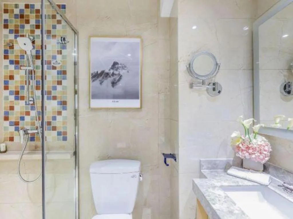 YUN-RAY Ambassador Hotel