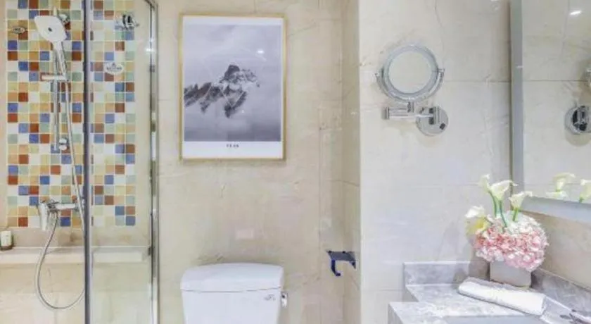 YUN-RAY Ambassador Hotel