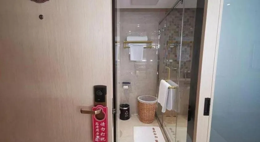 YUN-RAY Ambassador Hotel