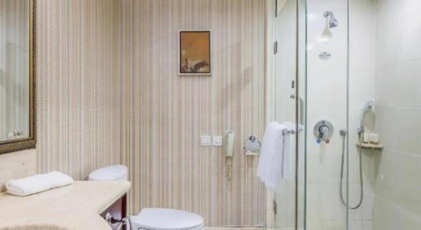 YUN-RAY Ambassador Hotel