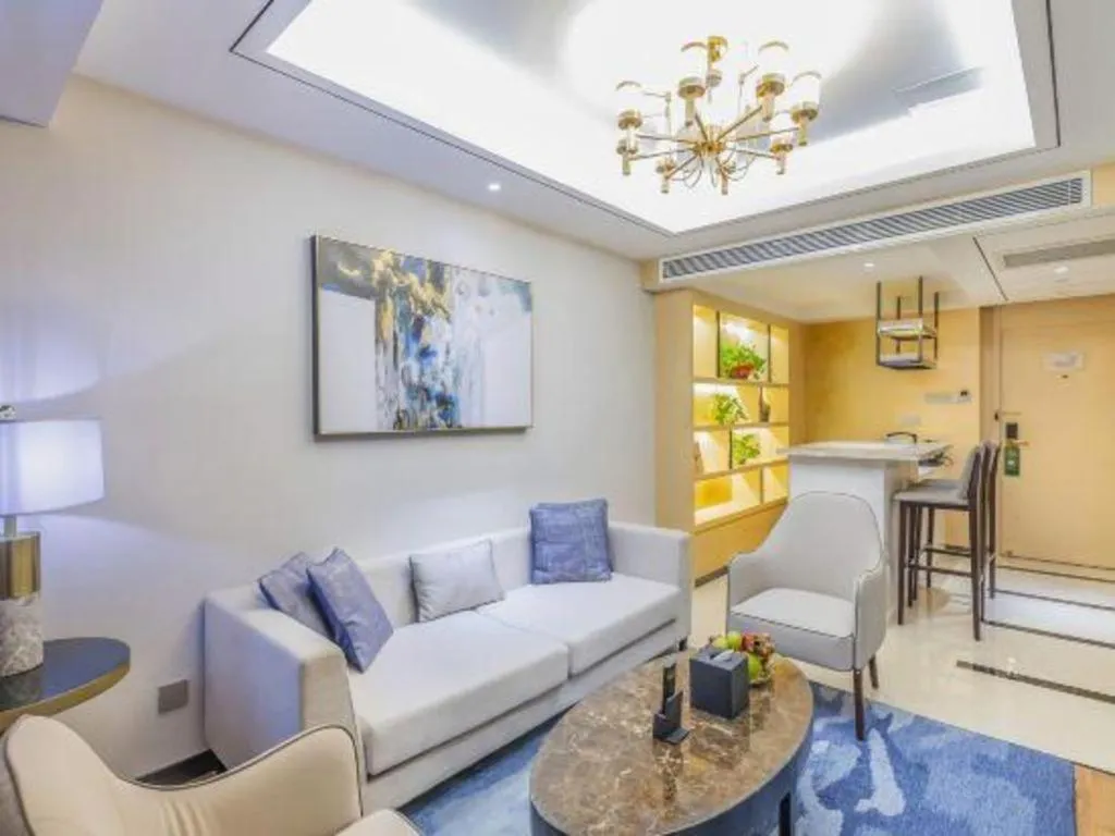 YUN-RAY Ambassador Hotel