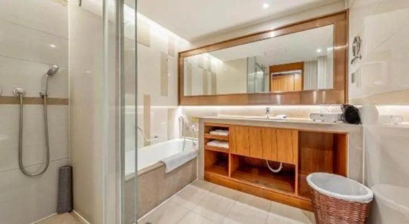 YUN-RAY Ambassador Hotel