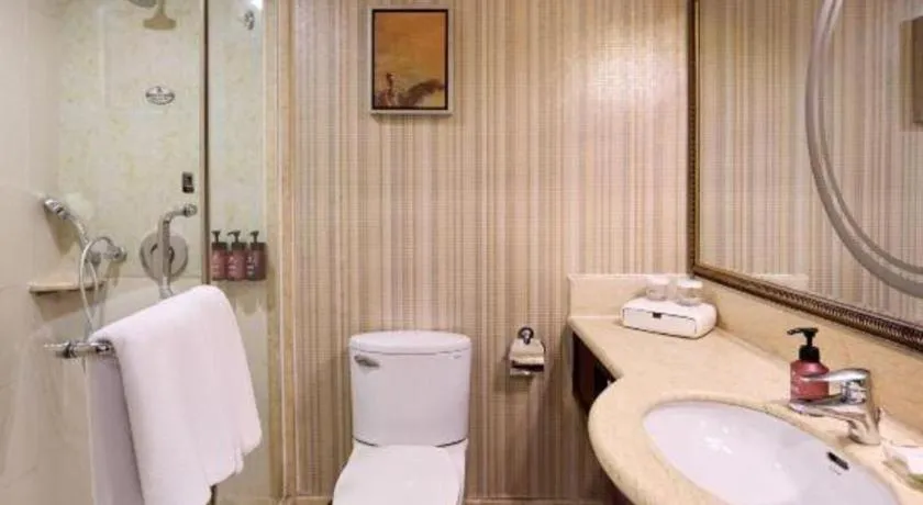 YUN-RAY Ambassador Hotel