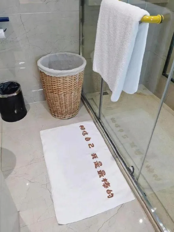 YUN-RAY Ambassador Hotel