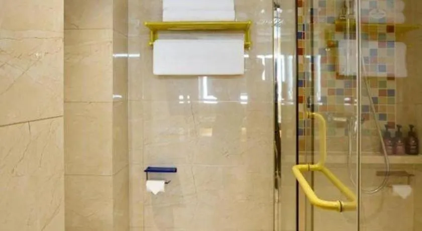 YUN-RAY Ambassador Hotel