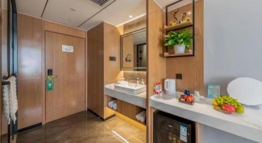 YUN-RAY Ambassador Hotel