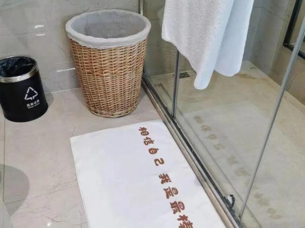 YUN-RAY Ambassador Hotel