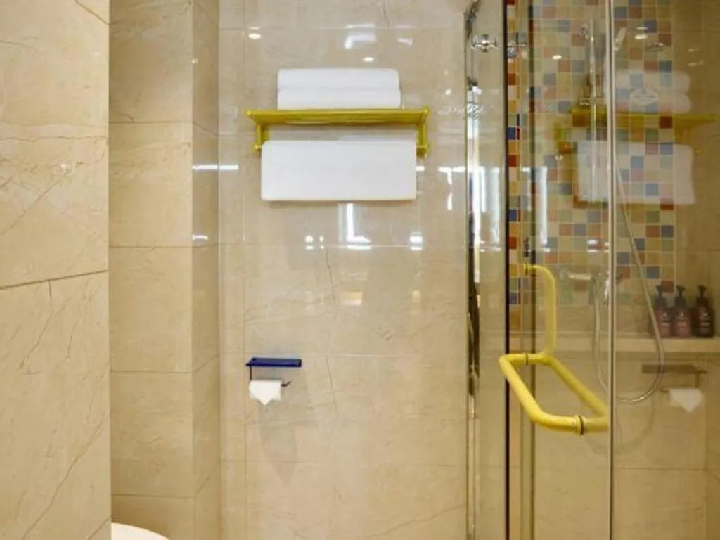 YUN-RAY Ambassador Hotel