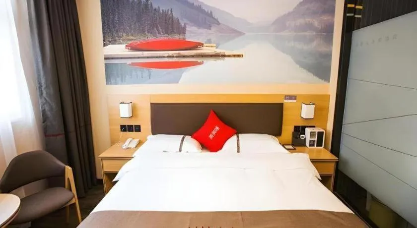 Bed in Thank Inn Hotel Guangdong Zhuhai Jiwan Hongqi Central Sqaure