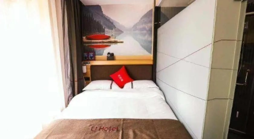 Bed in Thank Inn Hotel Guangdong Zhuhai Jiwan Hongqi Central Sqaure