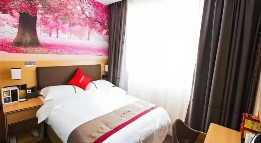 Bed in Thank Inn Hotel Guangdong Zhuhai Jiwan Hongqi Central Sqaure