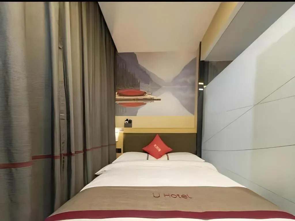 Bed in Thank Inn Hotel Guangdong Zhuhai Jiwan Hongqi Central Sqaure