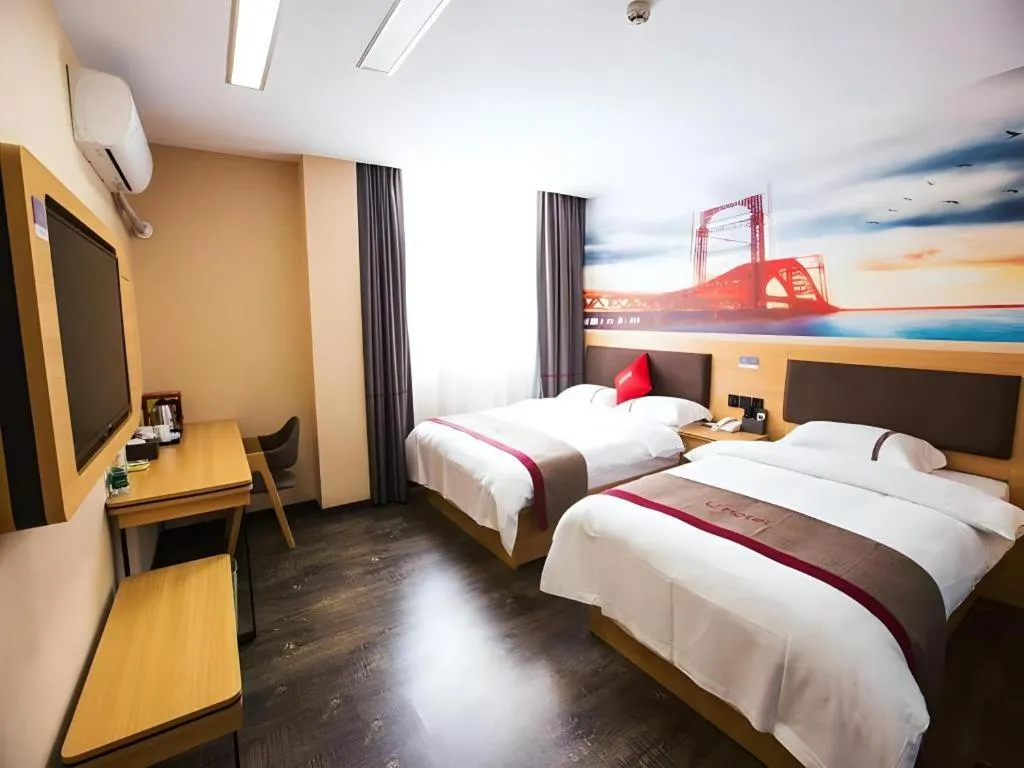 Bed in Thank Inn Hotel Guangdong Zhuhai Jiwan Hongqi Central Sqaure