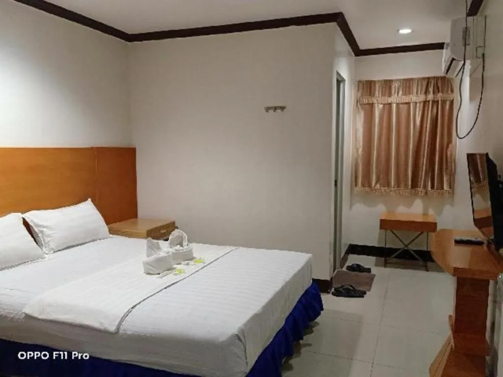 Bed in Jeamco Royal Hotel - Pasig