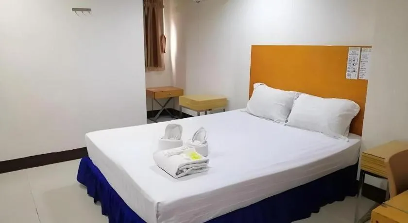 Bed in Jeamco Royal Hotel - Pasig