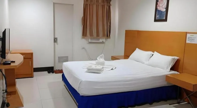 Bed in Jeamco Royal Hotel - Pasig