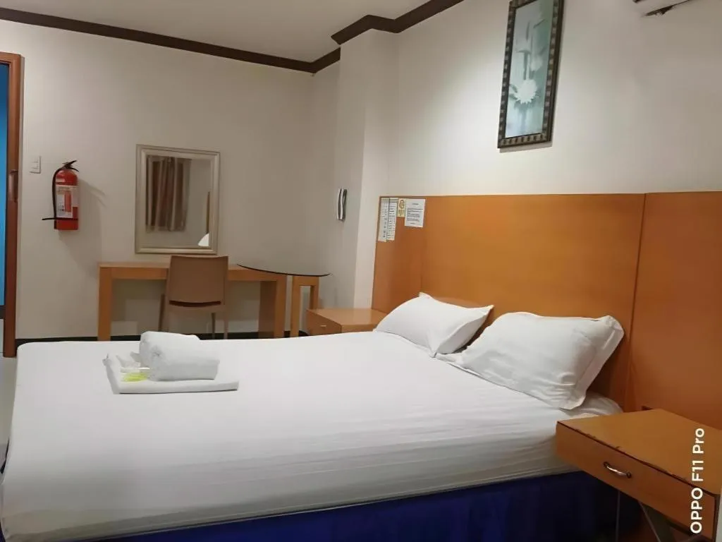Bed in Jeamco Royal Hotel - Pasig