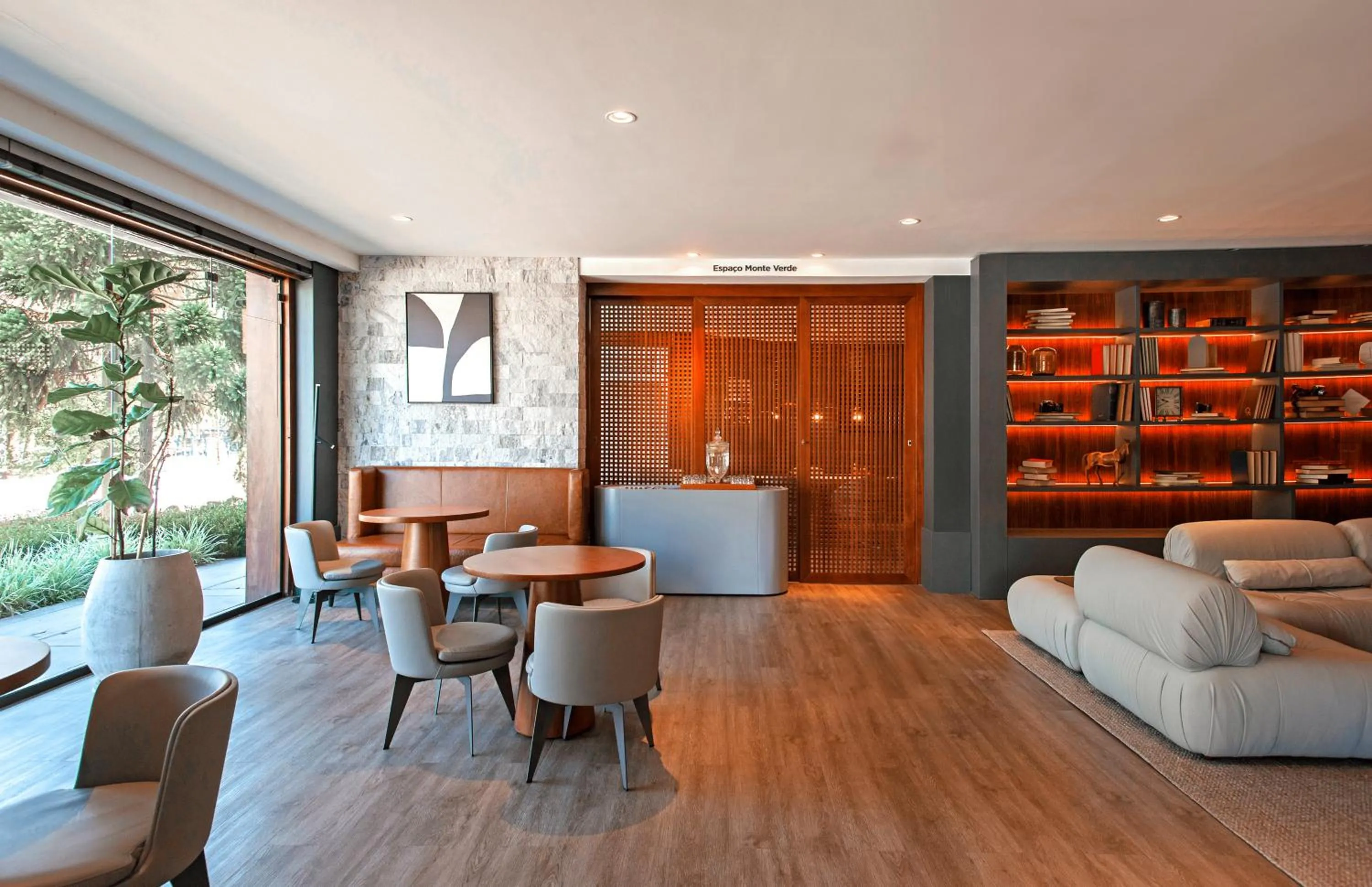 Property building in Hotel Cercano