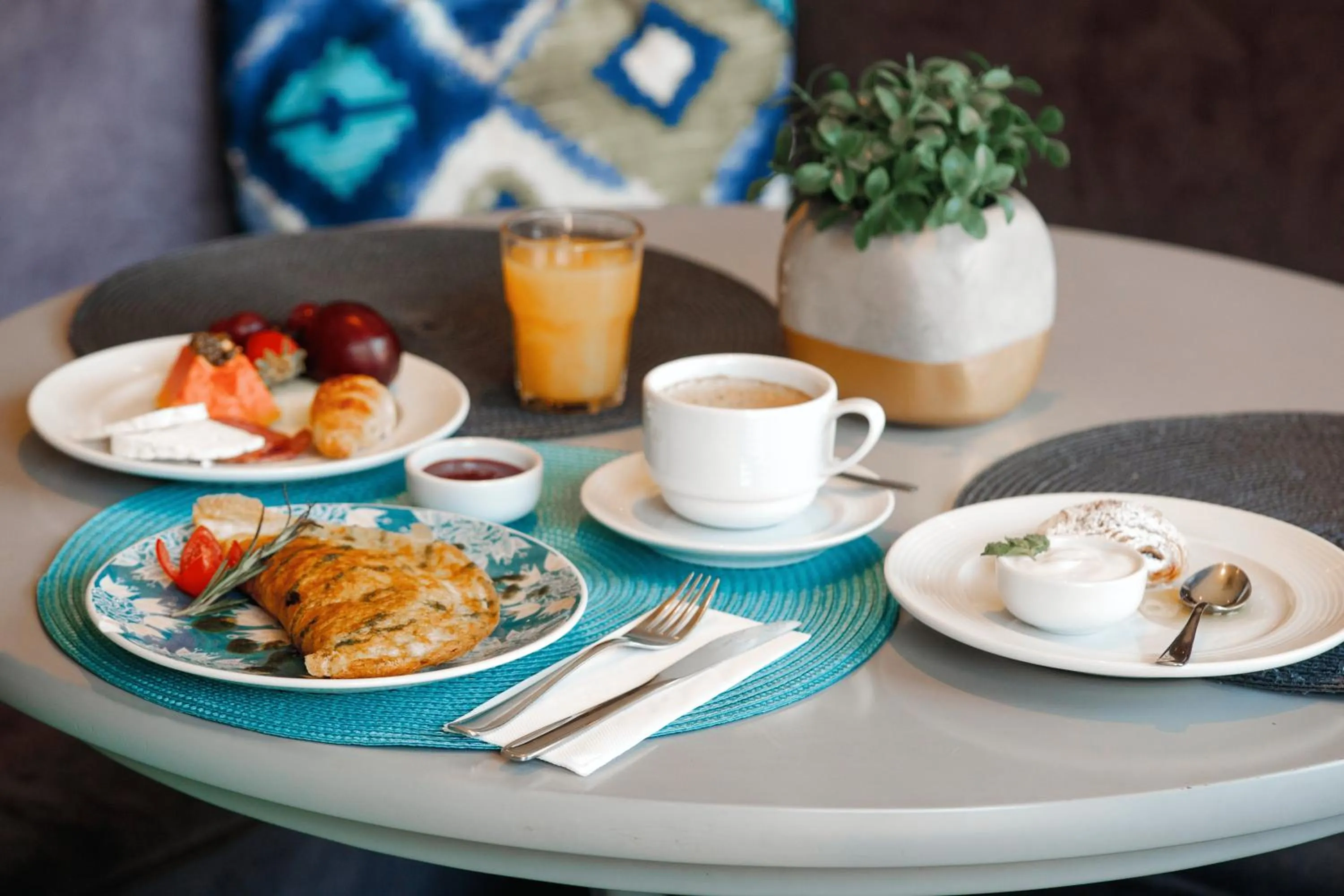 Food and drinks in Hotel Cercano