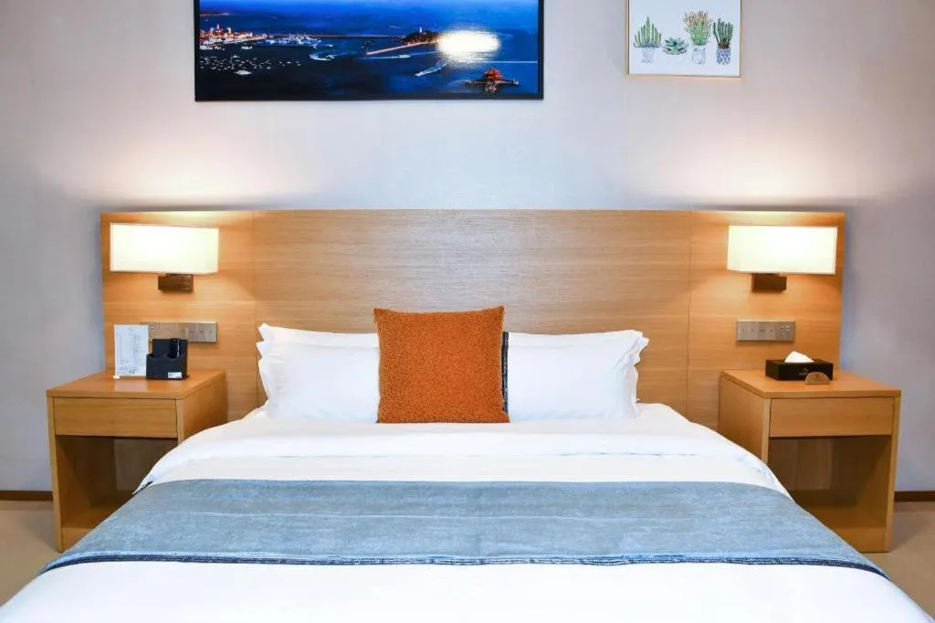 Bed in Qingdao Hualan Hotel