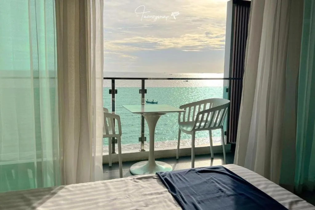 Bed in Golden Dragon Beach Resort Pattaya (Bang Lamung)