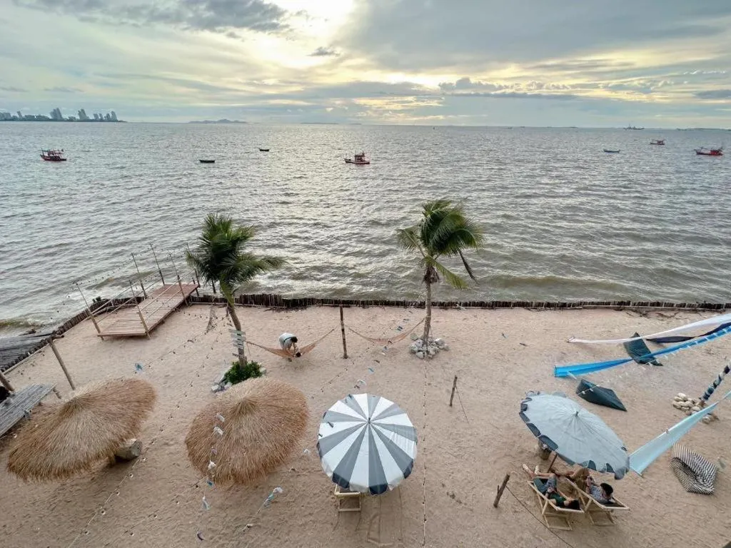 Golden Dragon Beach Resort Pattaya (Bang Lamung)