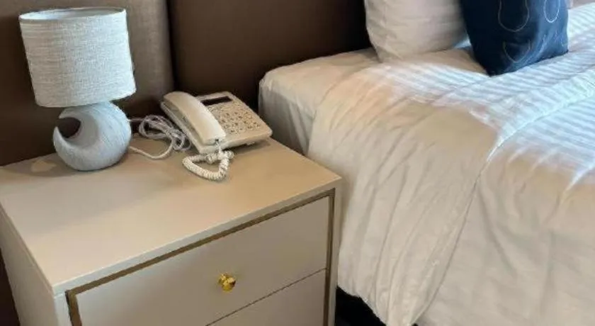 Bed in Golden Dragon Beach Resort Pattaya (Bang Lamung)