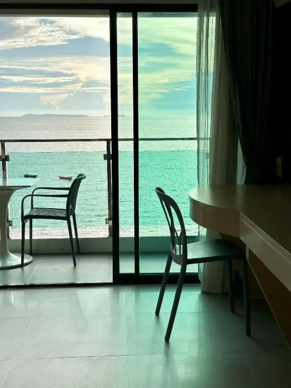 Golden Dragon Beach Resort Pattaya (Bang Lamung)