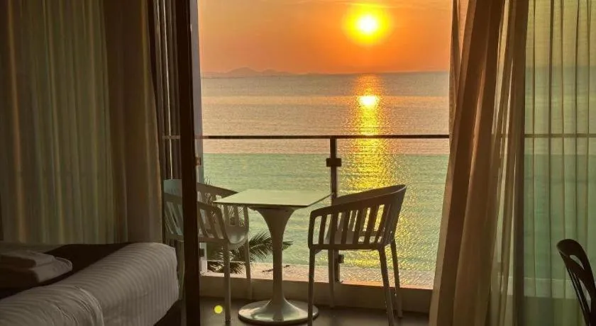 Golden Dragon Beach Resort Pattaya (Bang Lamung)