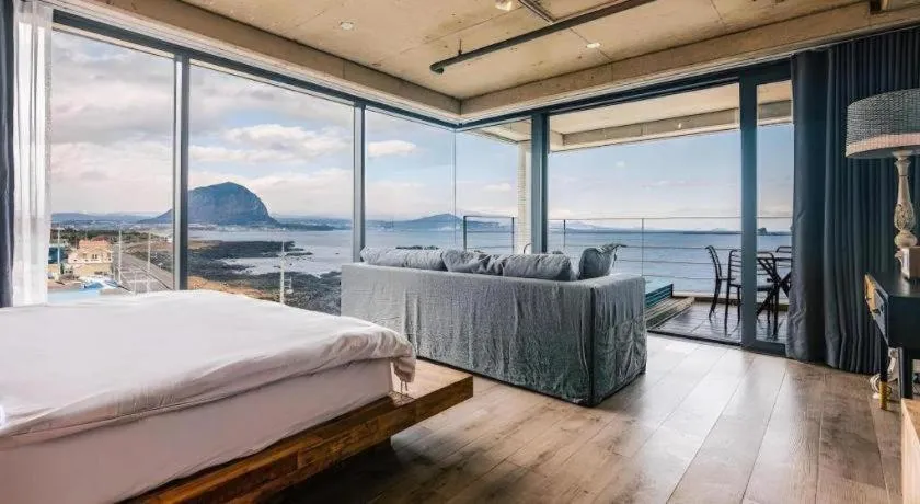 Bed in Tropical Hideaway