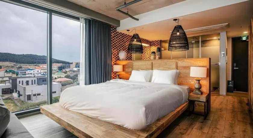 Bed in Tropical Hideaway