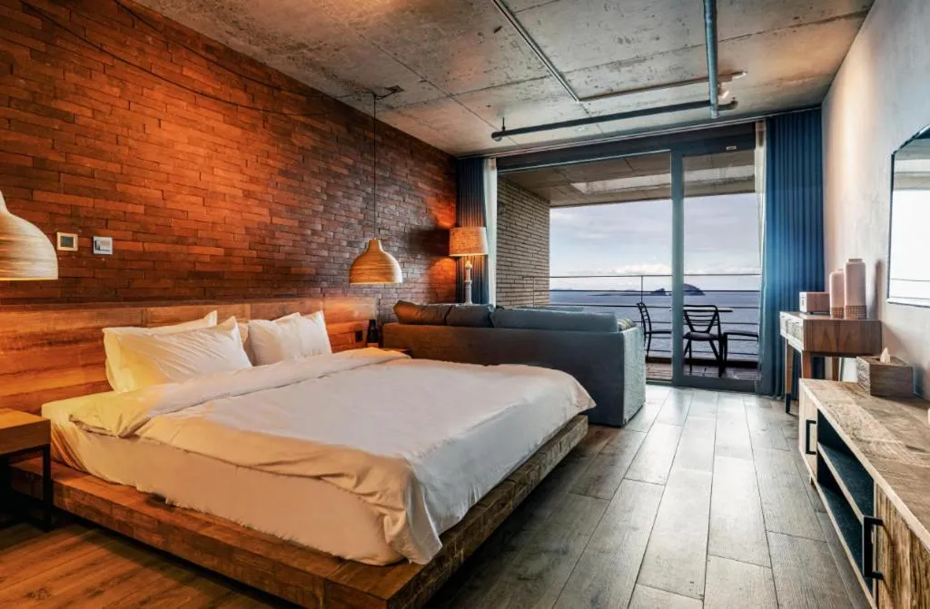 Bed in Tropical Hideaway