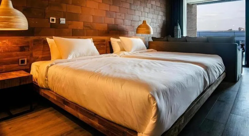 Bed in Tropical Hideaway