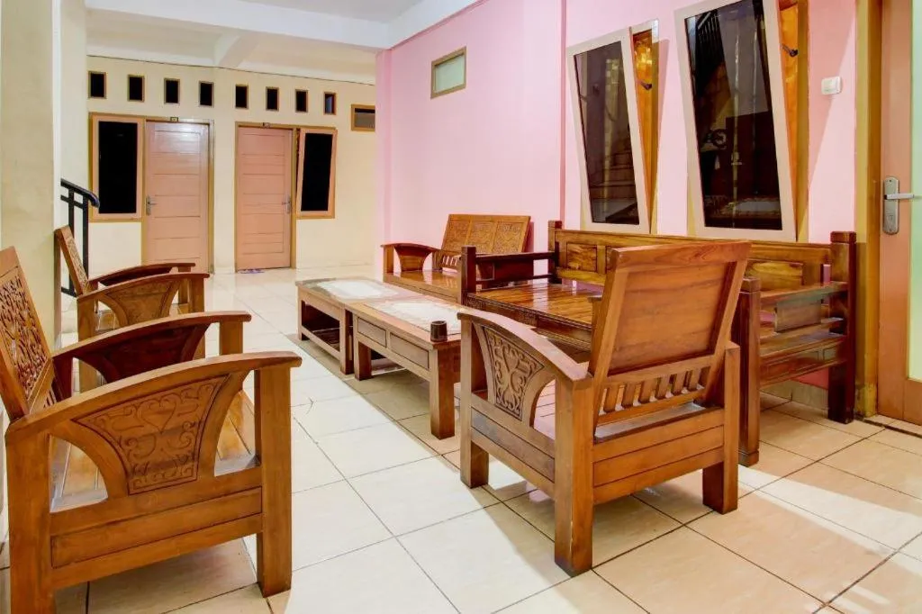 OYO Life 93662 Kost Pak Budi