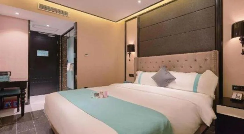 Bed in Xana Hotelle Beijing Fengtai Railway Station Tiantan Hospital