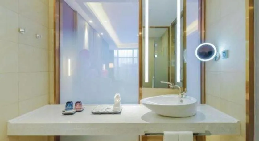Lavande Hotel Chongqing Xinghui Liangjiang Happiness Plaza