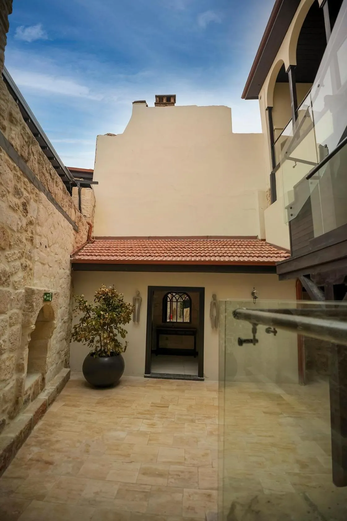 Property building in Wyndham Tarsus St.Paul