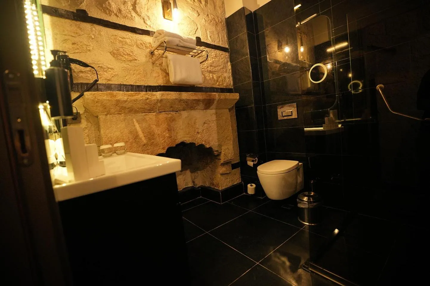 Toilet in Wyndham Tarsus St.Paul