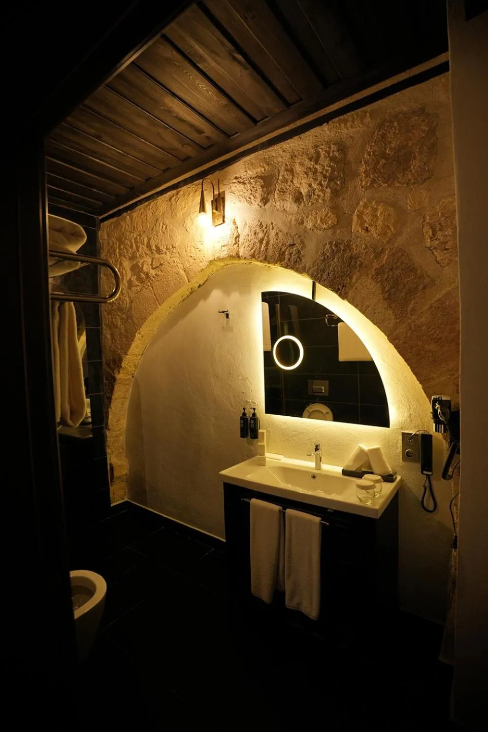 Toilet in Wyndham Tarsus St.Paul