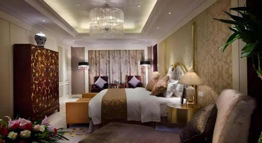 Bed in Xian Grand Soluxe International Hotel