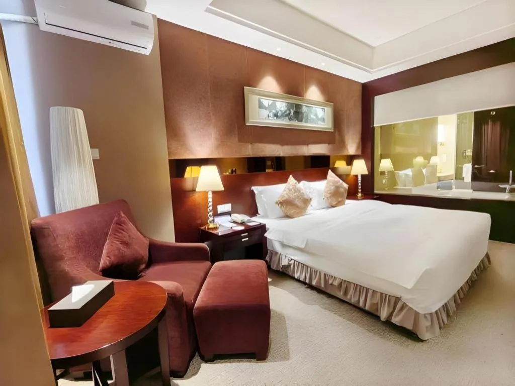 Bed in Xian Grand Soluxe International Hotel