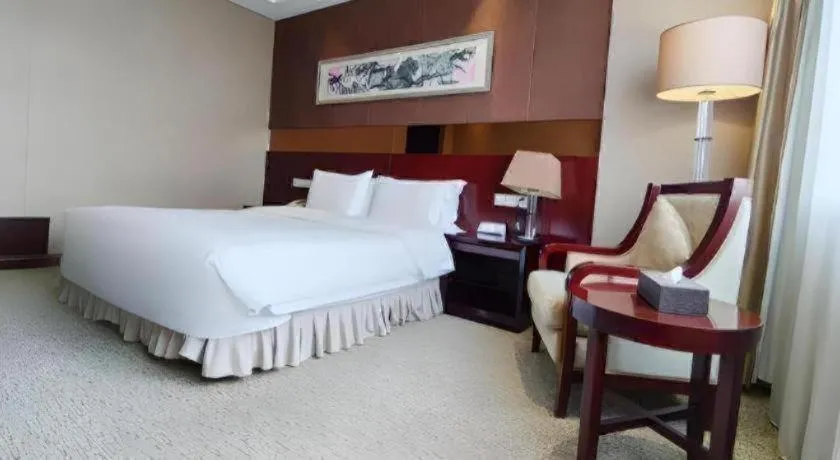Bed in Xian Grand Soluxe International Hotel