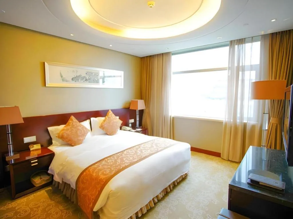 Bed in Xian Grand Soluxe International Hotel