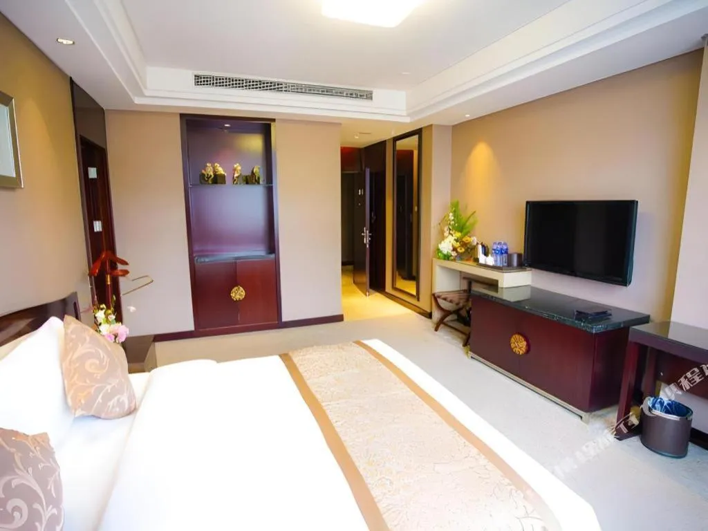 Bed in Xian Grand Soluxe International Hotel