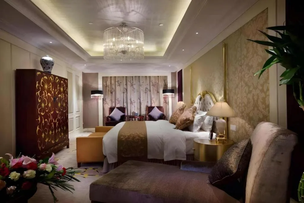 Bed in Xian Grand Soluxe International Hotel